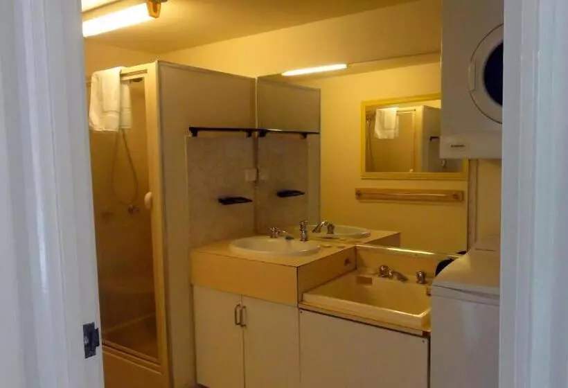 Quarterdeck Apartments