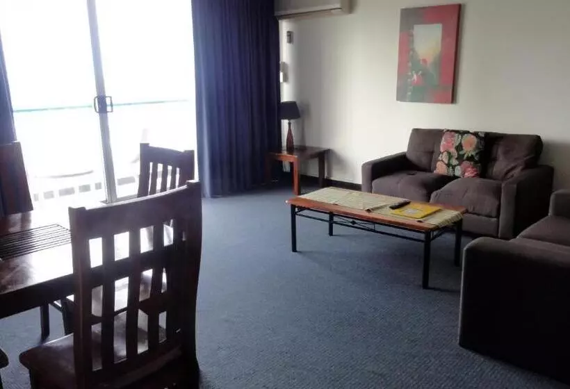 Quarterdeck Apartments