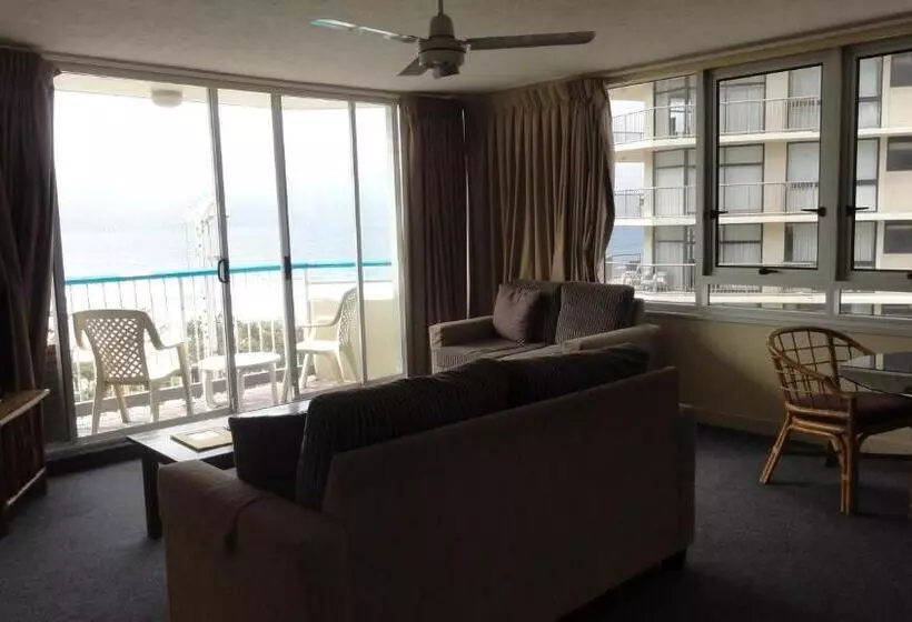 Quarterdeck Apartments