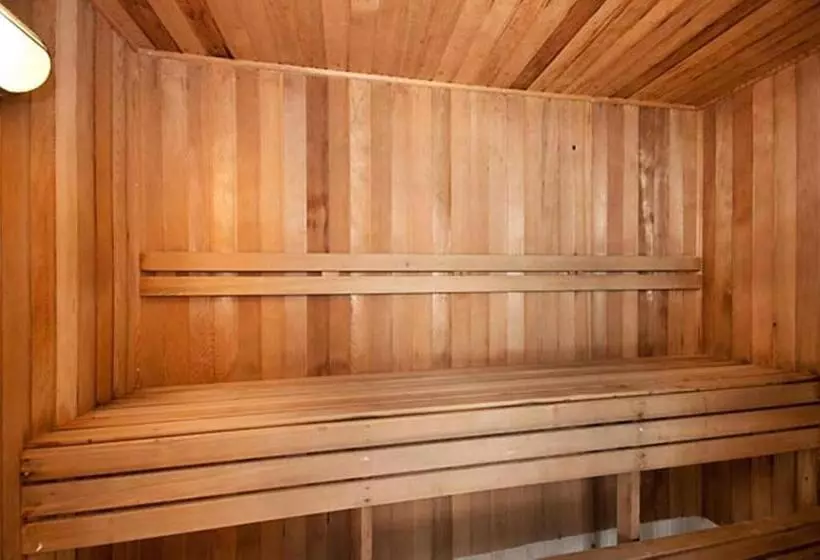 Quarterdeck Apartments