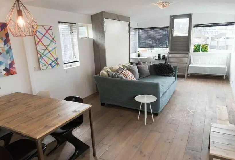 تختخواب و صبحانه Houseboat Next To Amstel