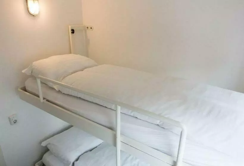 تختخواب و صبحانه Houseboat Next To Amstel