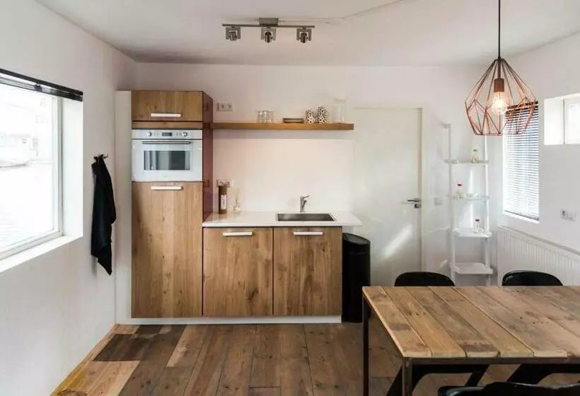 تختخواب و صبحانه Houseboat Next To Amstel