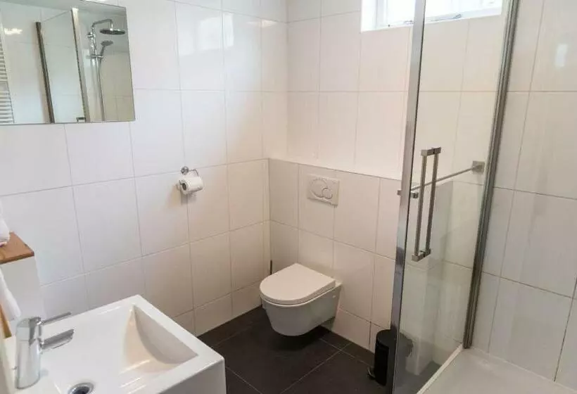 تختخواب و صبحانه Houseboat Next To Amstel