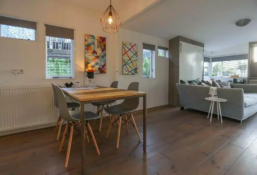 تختخواب و صبحانه Houseboat Next To Amstel