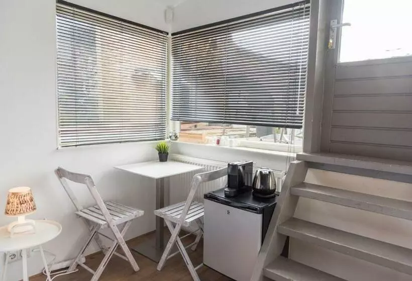 تختخواب و صبحانه Houseboat Next To Amstel