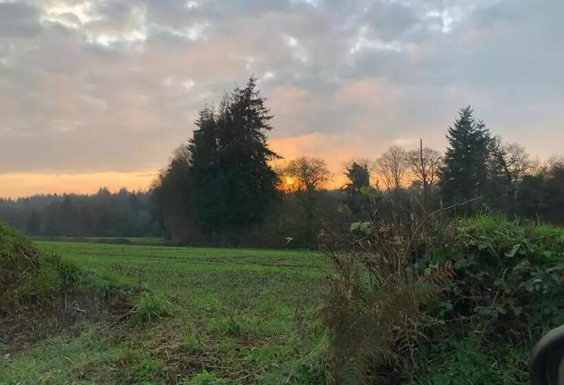 Aamiaismajoitus (B&B) Manoir De Botcol