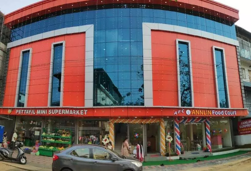 Hotelli Annlin Surprise Kochi Airport