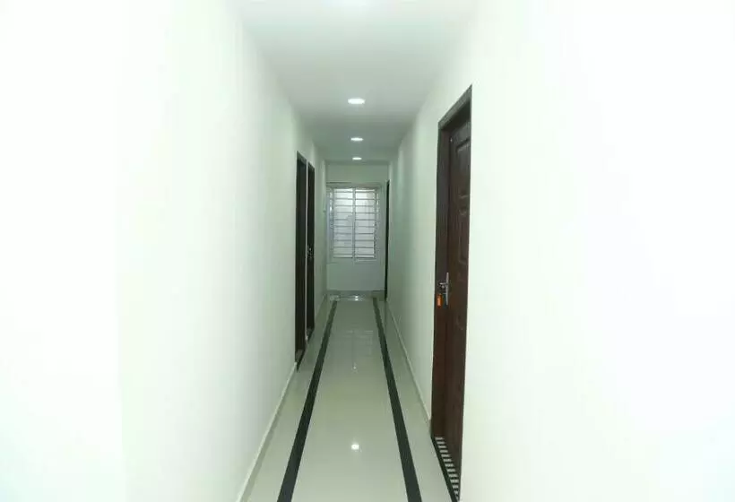 Hotelli Annlin Surprise Kochi Airport