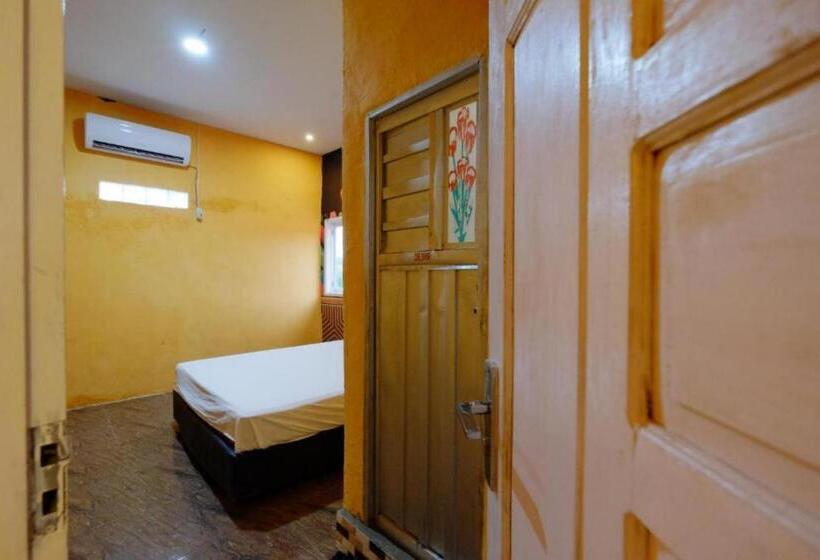 בית מלון כפרי Wisma Pelangi Palopo Redpartner