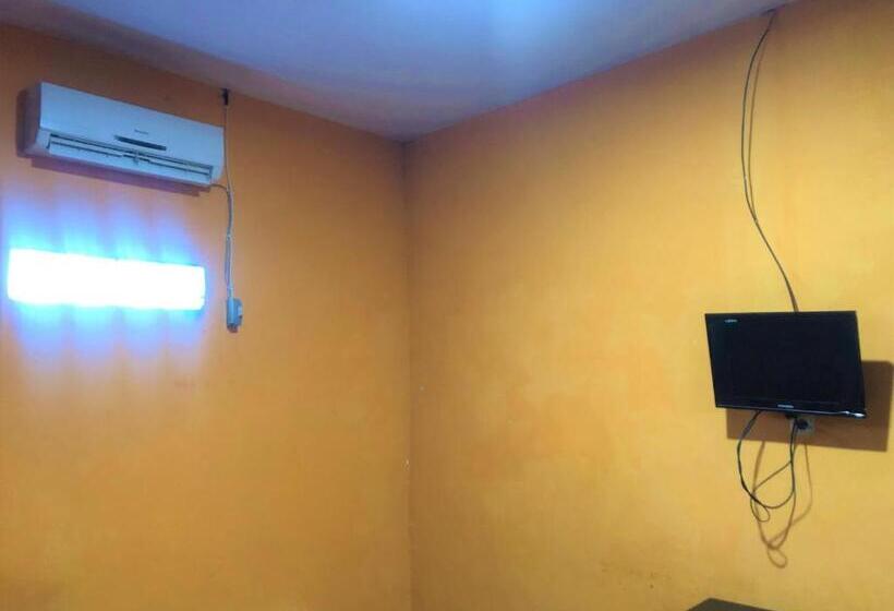 בית מלון כפרי Wisma Pelangi Palopo Redpartner