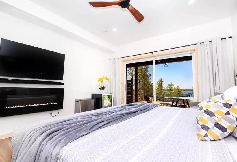 Stone Cove Waterfront Adults Only B&b