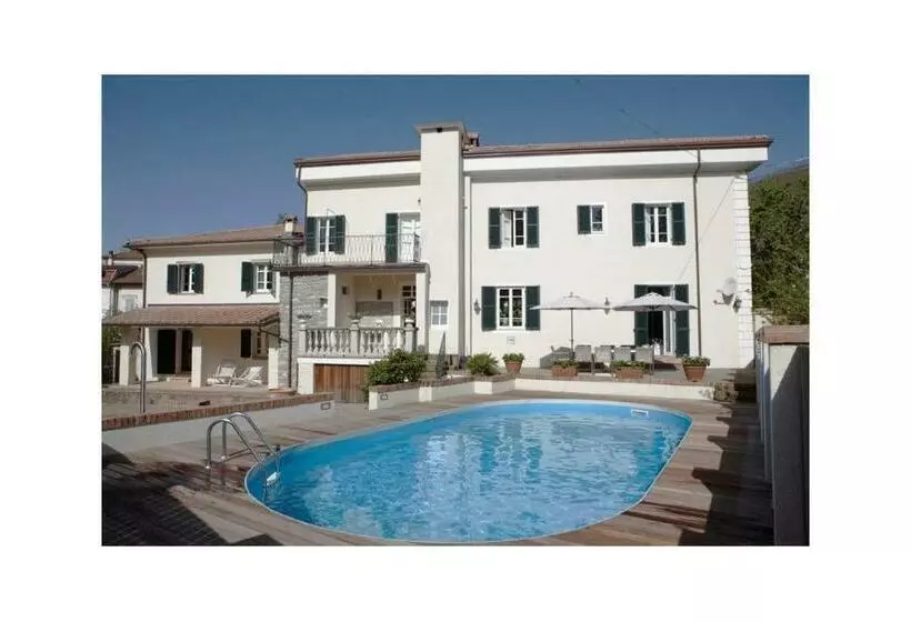 تختخواب و صبحانه Villa Cascate