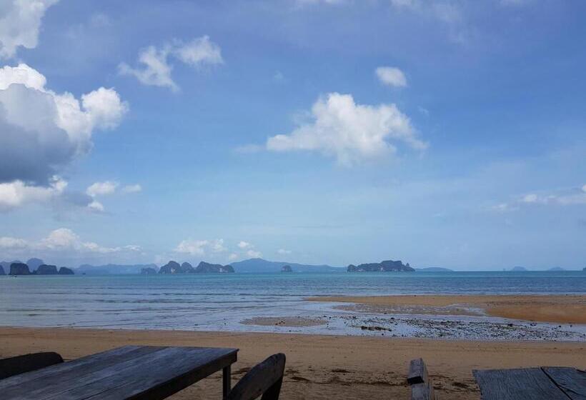 בית מלון כפרי Antonio S Ko Yao Noi Bed & Pool