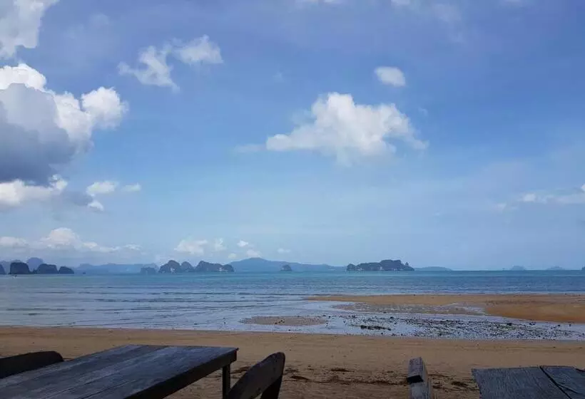 Hotelli Antonio S Ko Yao Noi Bed & Pool