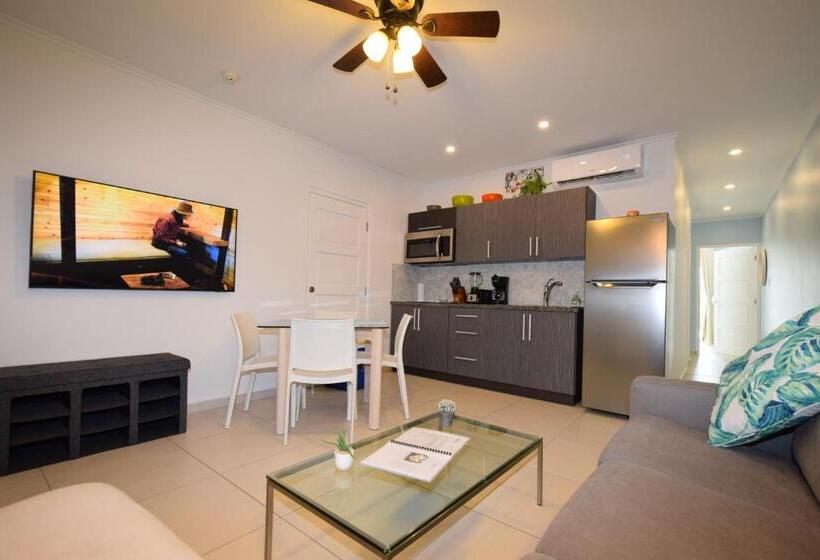 هتل Arena Condos Aruba Few Steps From Eagle Beach!