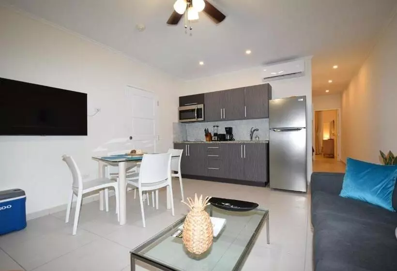 هتل Arena Condos Aruba Few Steps From Eagle Beach!