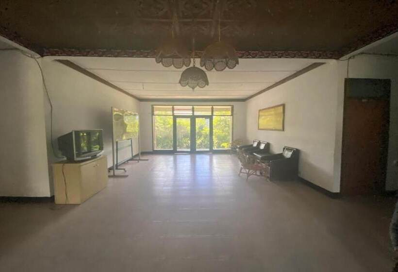 בית מלון כפרי Capital O 91073 Rantepao Lodge