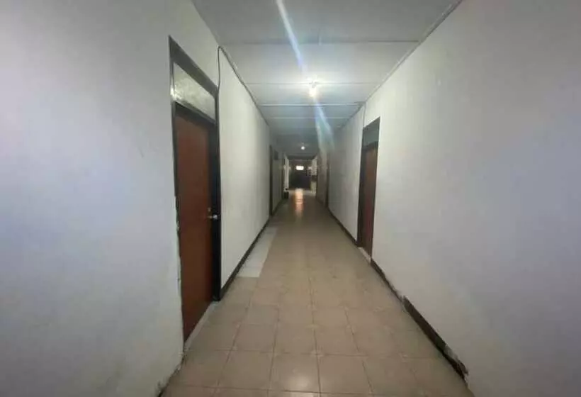 ホテル Capital O 91073 Rantepao Lodge