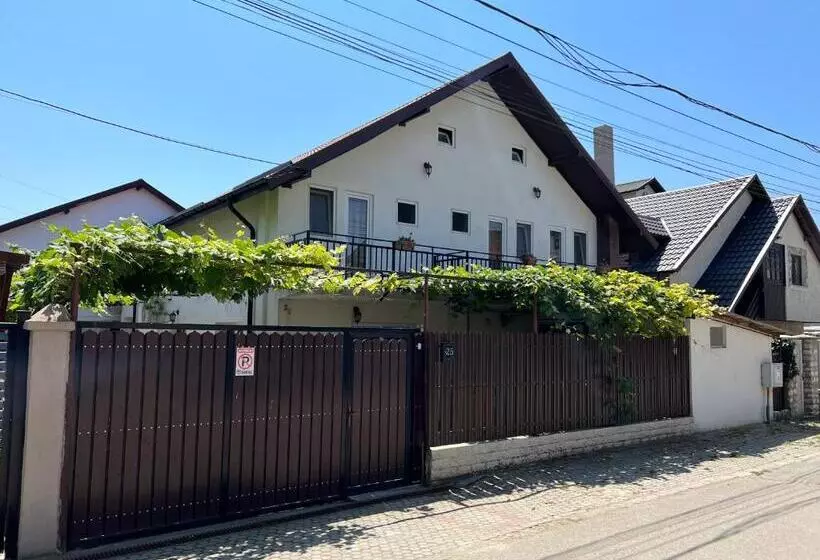 ペンション Casa Radoi