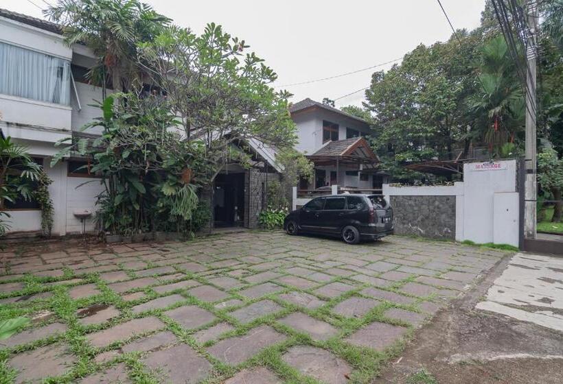 בית מלון כפרי Imelda Residence Setrasari Redpartner