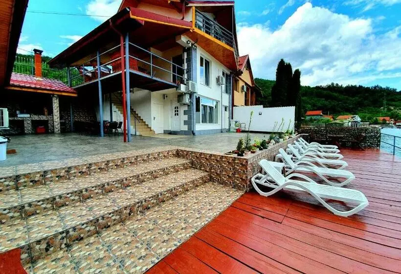 ペンション Vila Cristiane