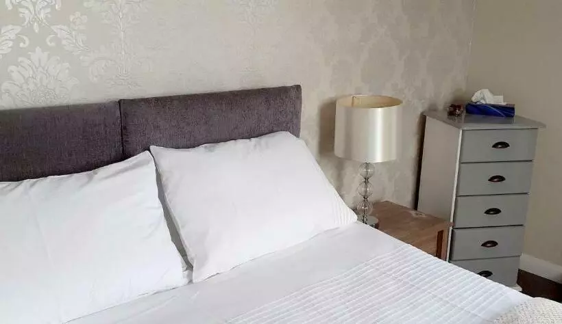 Hotelli Queens Rooms