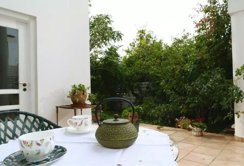 پانسیون Sunny Garden Studio