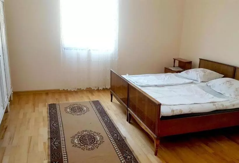 پانسیون Medea S Guest House