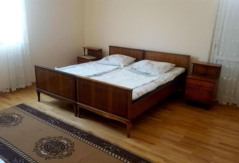 پانسیون Medea S Guest House