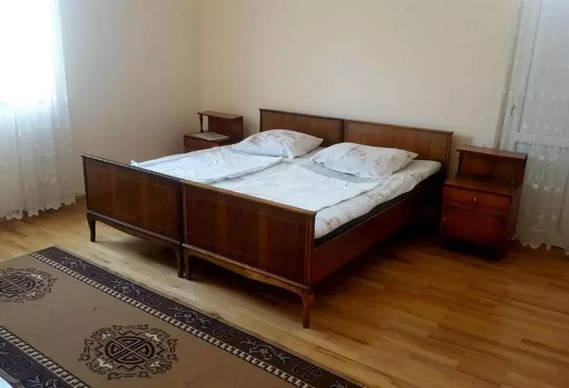 پانسیون Medea S Guest House