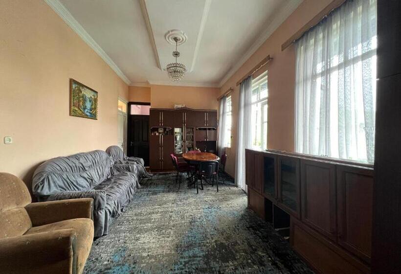 پانسیون Medea S Guest House