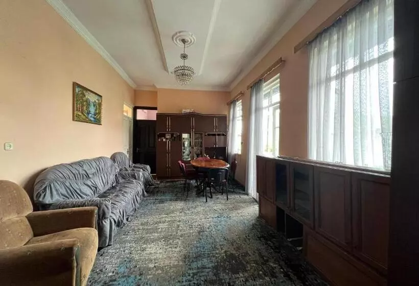 پانسیون Medea S Guest House