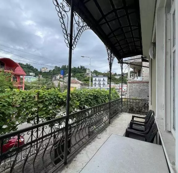 پانسیون Medea S Guest House