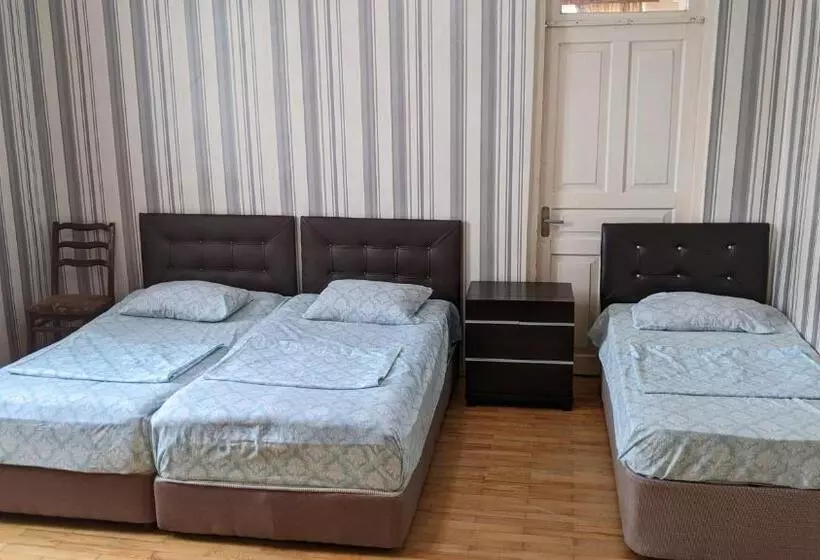 پانسیون Medea S Guest House