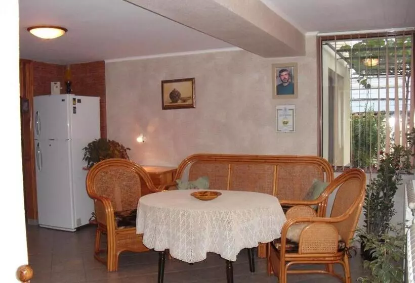پانسیون Guest House Benita   стаи за гости