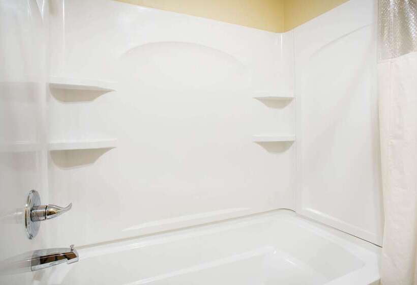 Отель Days Inn By Wyndham Evansdale Waterloo