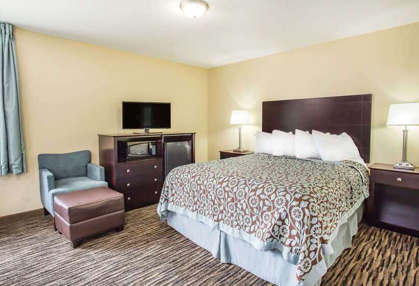 Отель Days Inn By Wyndham Evansdale Waterloo