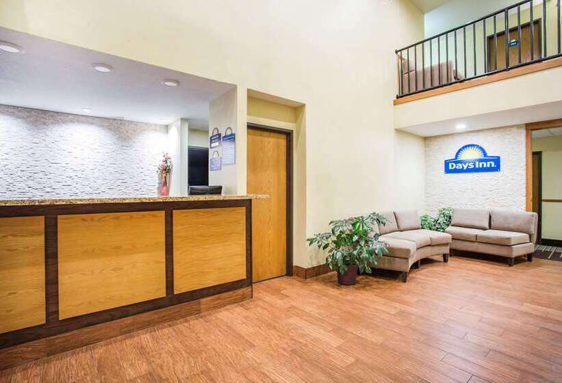 Отель Days Inn By Wyndham Evansdale Waterloo