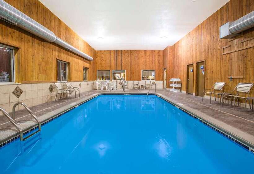 Отель Days Inn By Wyndham Evansdale Waterloo