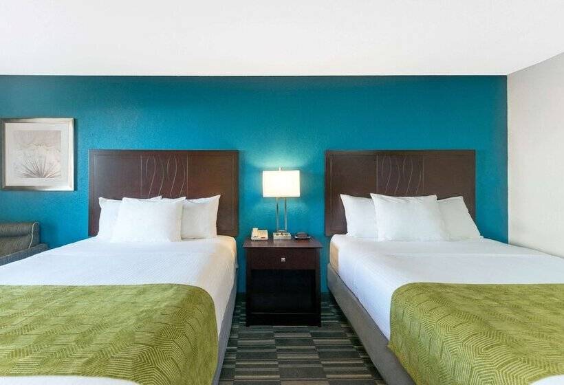 בית מלון כפרי Days Inn By Wyndham Snyder