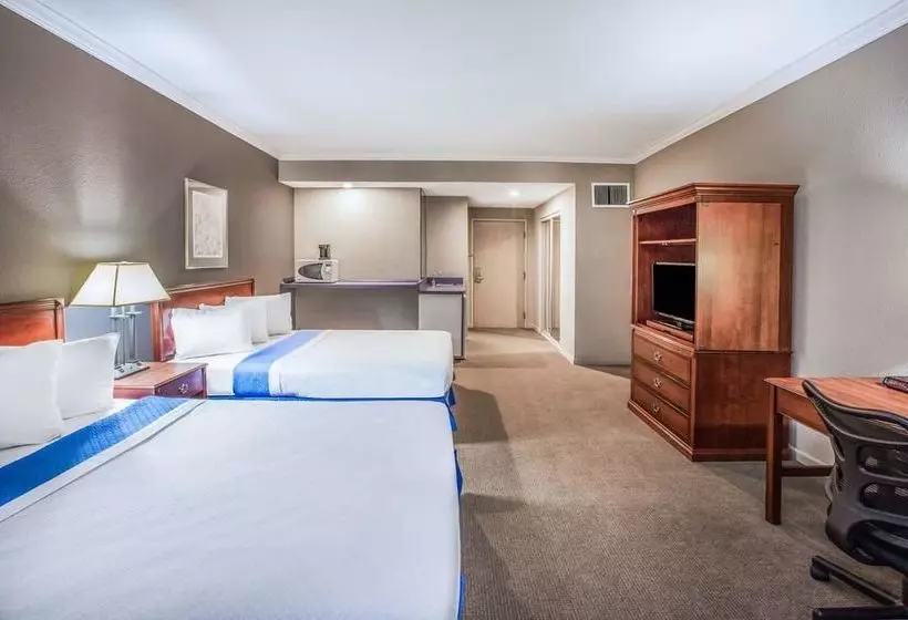 酒店 Days Inn By Wyndham Midland