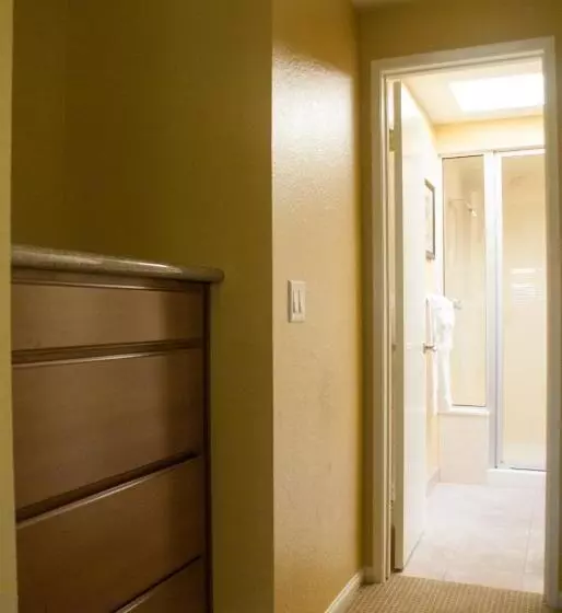 Hotelli Desert Isle Resort