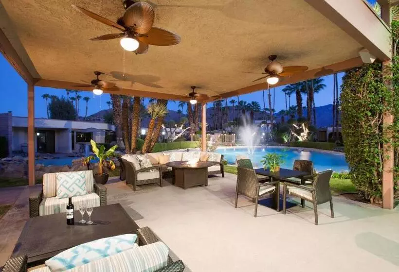 Hotelli Desert Isle Resort