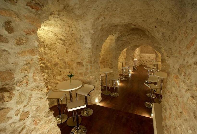 فندق El Pontifical