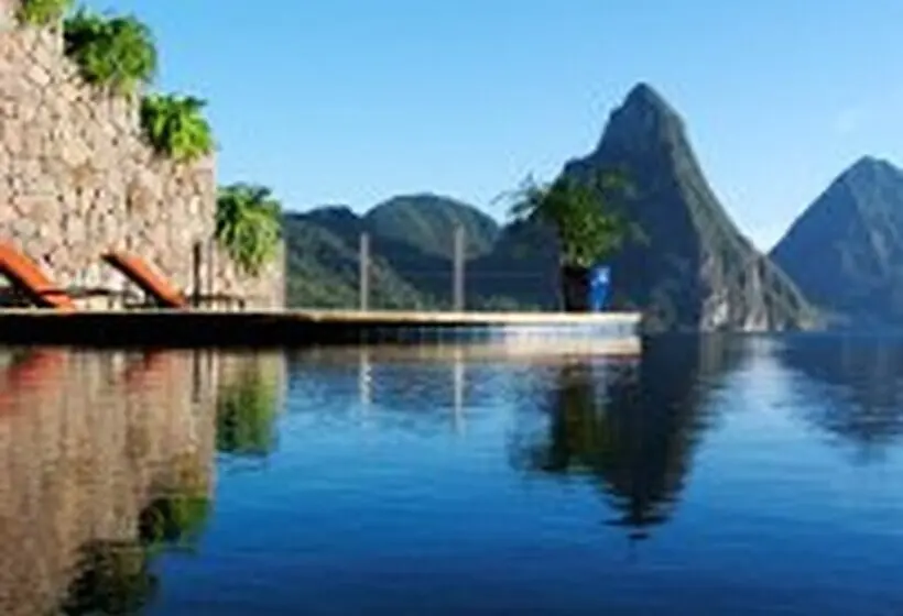 Hotelli Jade Mountain