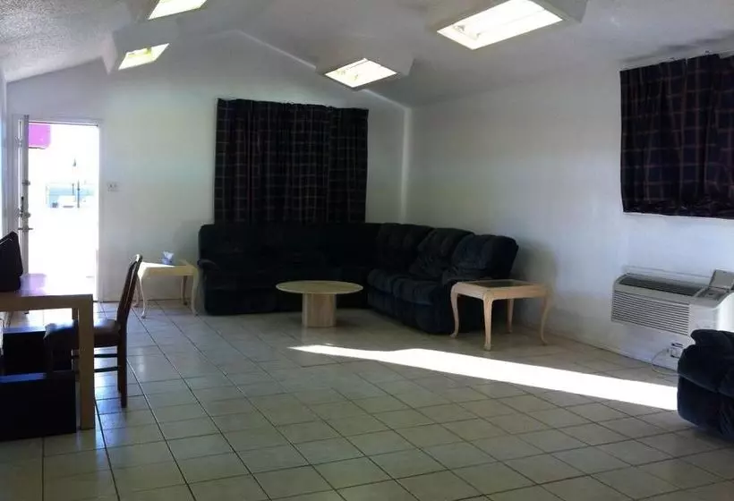 ホテル Oaktree Inn And Suites