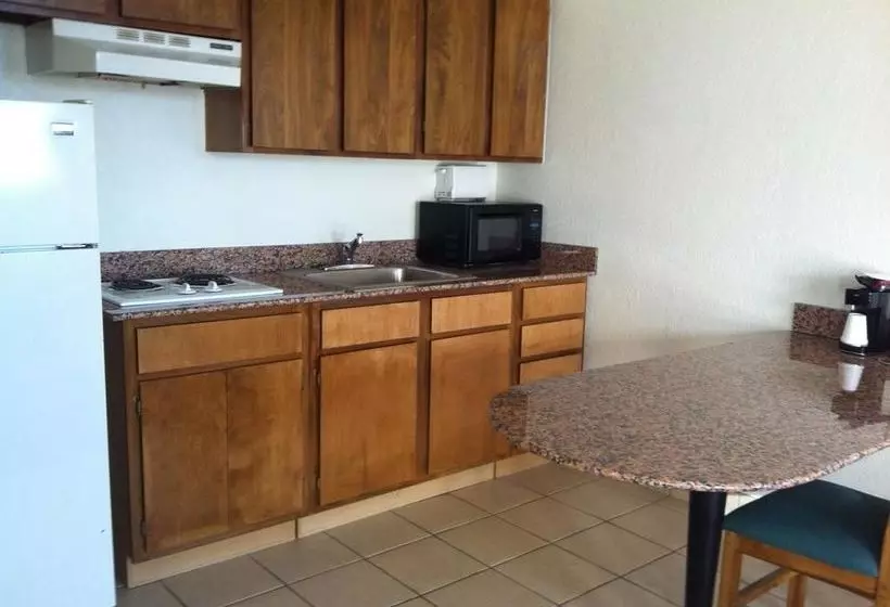 ホテル Oaktree Inn And Suites