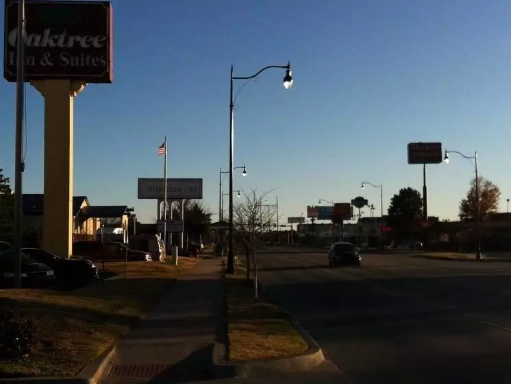 ホテル Oaktree Inn And Suites