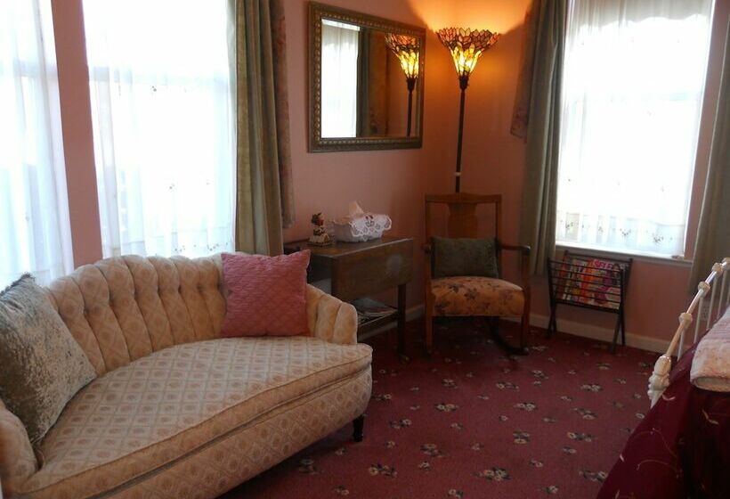 בית מלון כפרי Pescadero Creek Inn